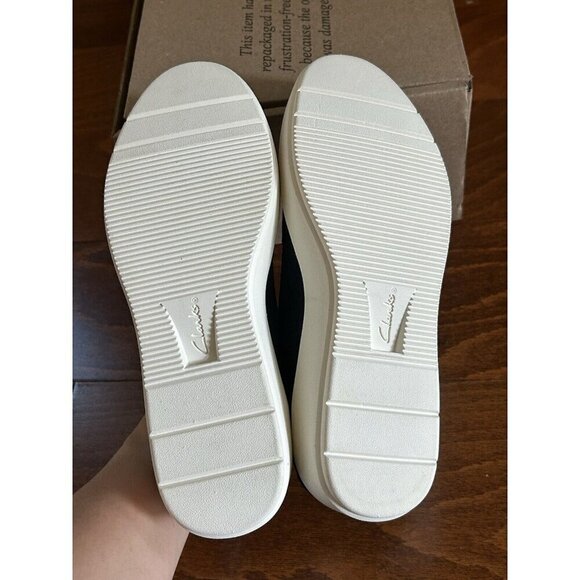 Clarks Women's Roseville 6.5 M Ankle Boot Fur Lined Mahogany Slip On NEW - Picture 2 of 11